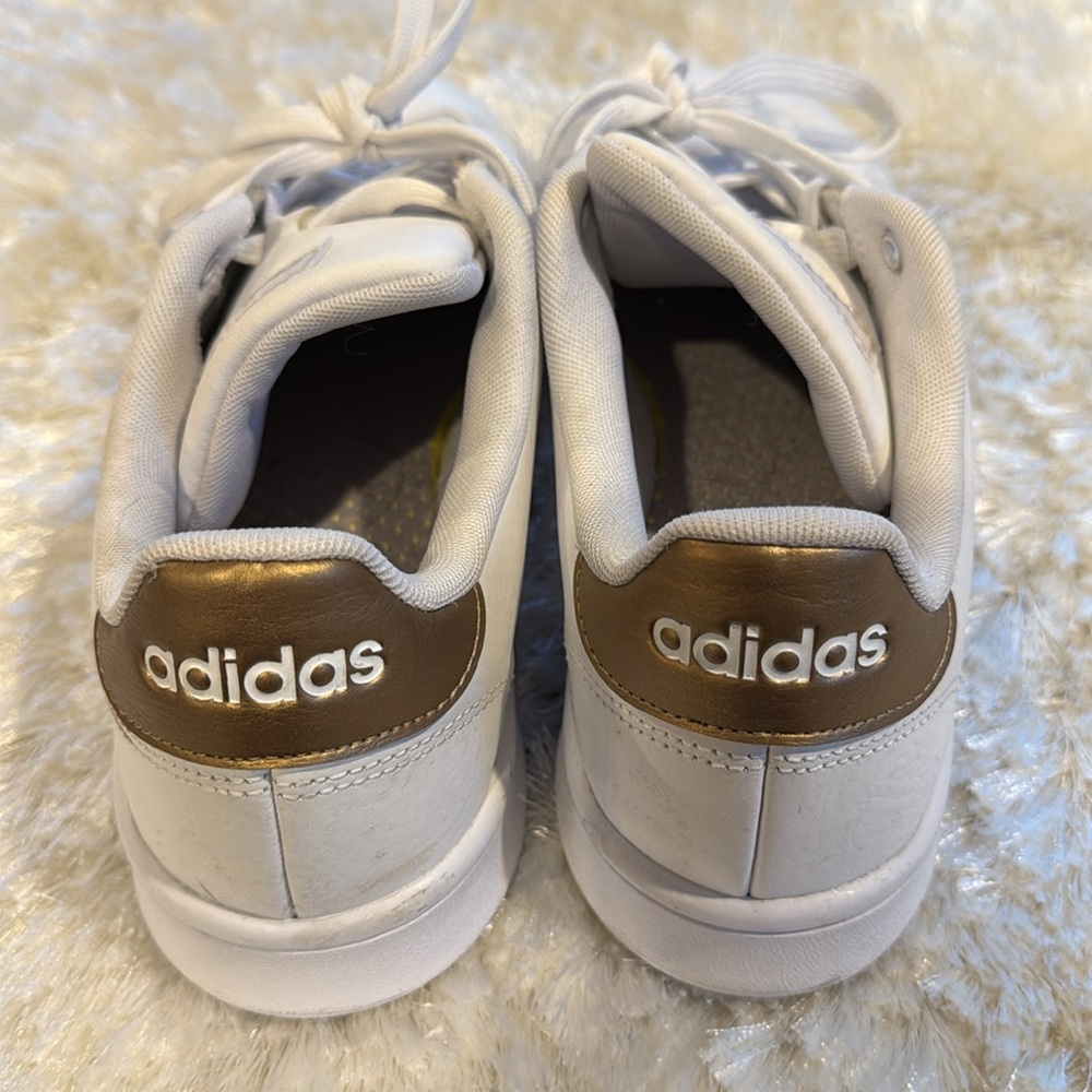 👟ADIDAS PERFORATED STRIPE 👟 - Picture 2 of 6